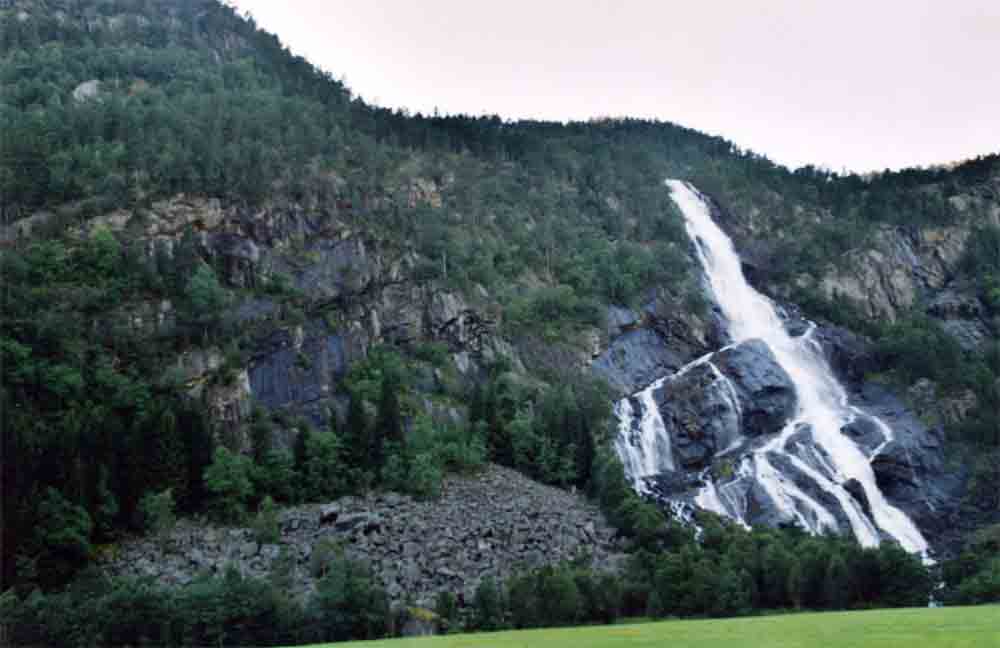 195 - Noruega - catarata - 2001